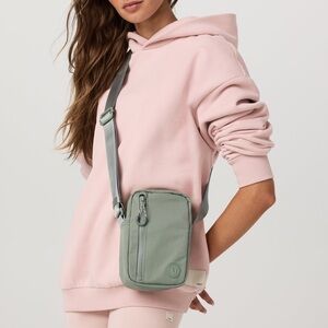 NWOT Vuori All Around Crossbody Bag in Laurel Green